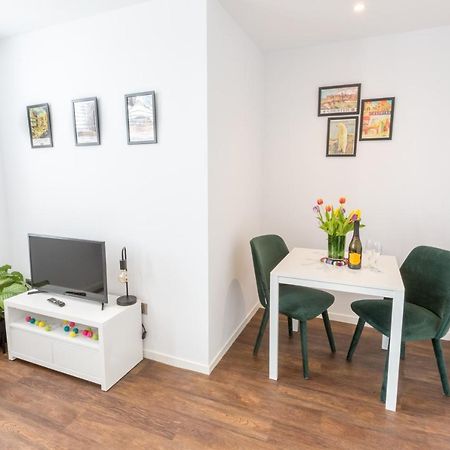 Chester Stays - Lovely Apartment In The Heart Of Chester With Free Parking Exterior photo