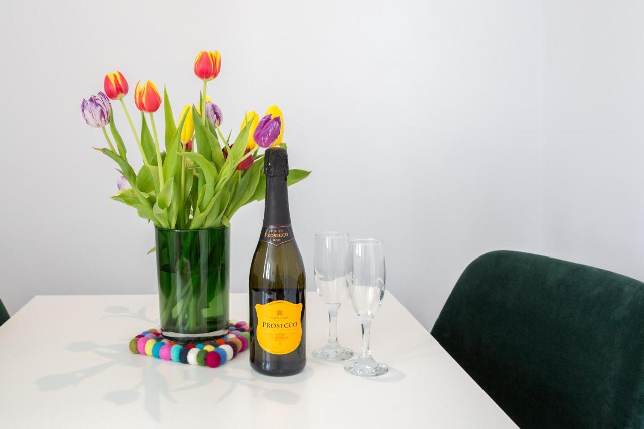 Chester Stays - Lovely Apartment In The Heart Of Chester With Free Parking Exterior photo