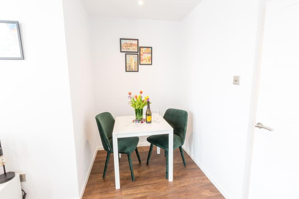 Chester Stays - Lovely Apartment In The Heart Of Chester With Free Parking Exterior photo